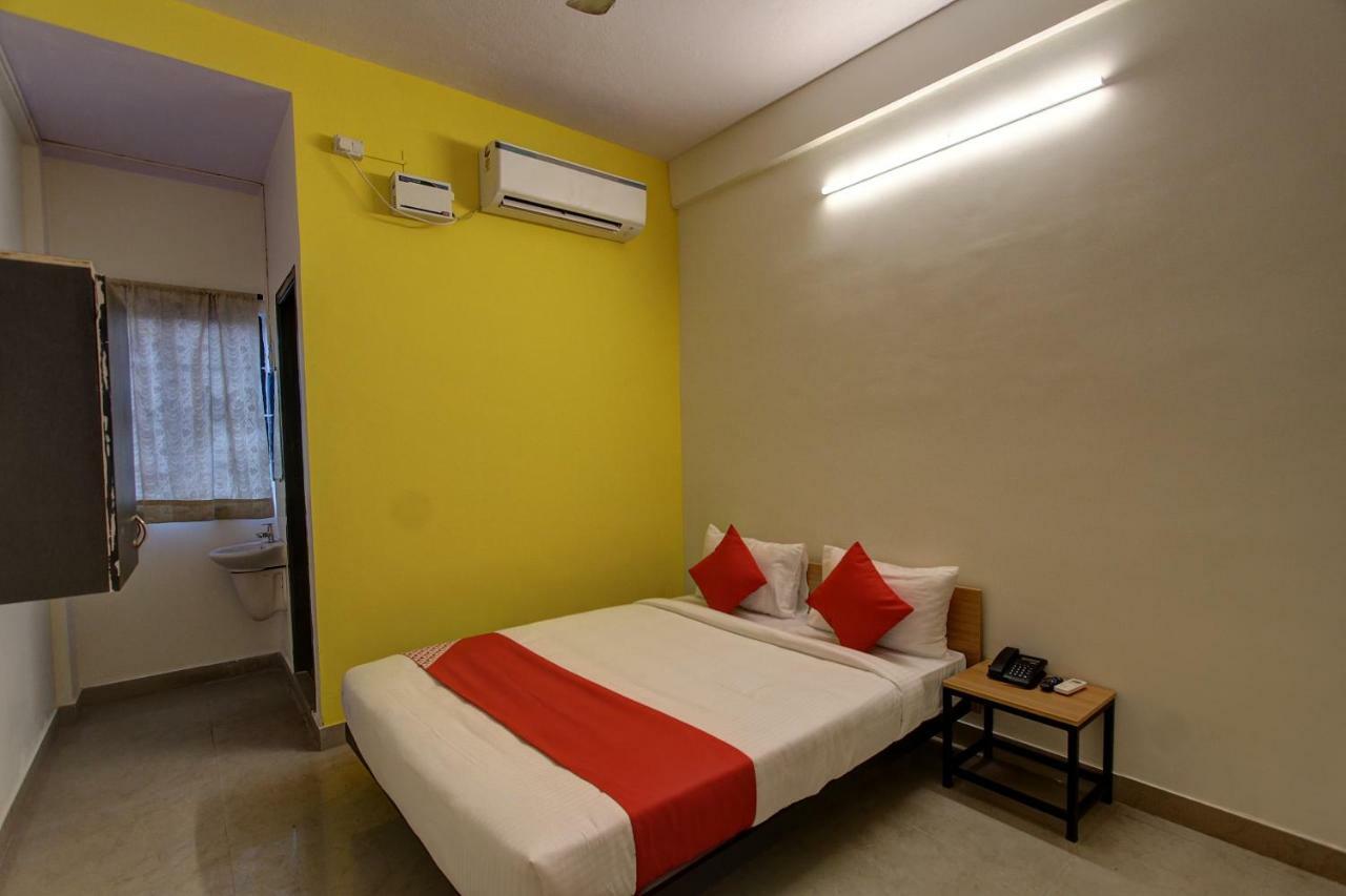 Oyo Flagship 36650 Tristar Inn Coimbatore Quarto foto